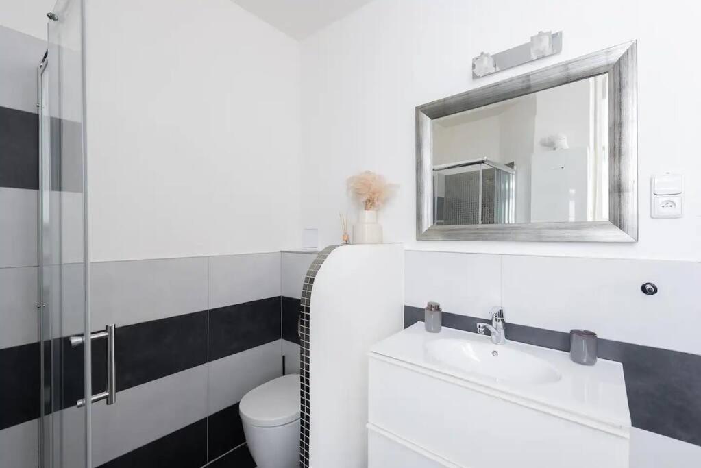 Spacious With Balcony At Wenceslas Sq Apartament *