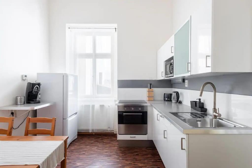 Apartament Spacious With Balcony At Wenceslas Sq *