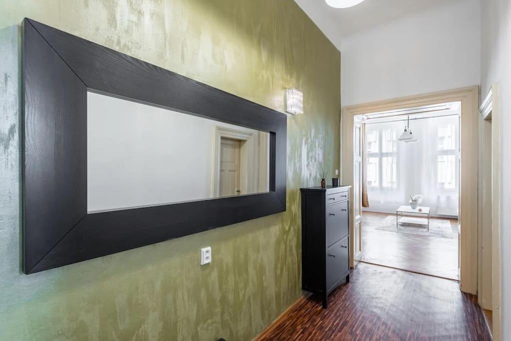 Spacious With Balcony At Wenceslas Sq Apartament Praga